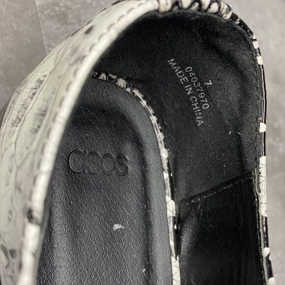 Asos Snakeskin Point Toe 3 Buckle Strap Flats Size 7 - Picture 7 of 7